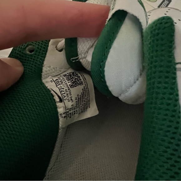 Nike Air Force 1 size 9.5M, white with green stitching - Picture 11 of 13